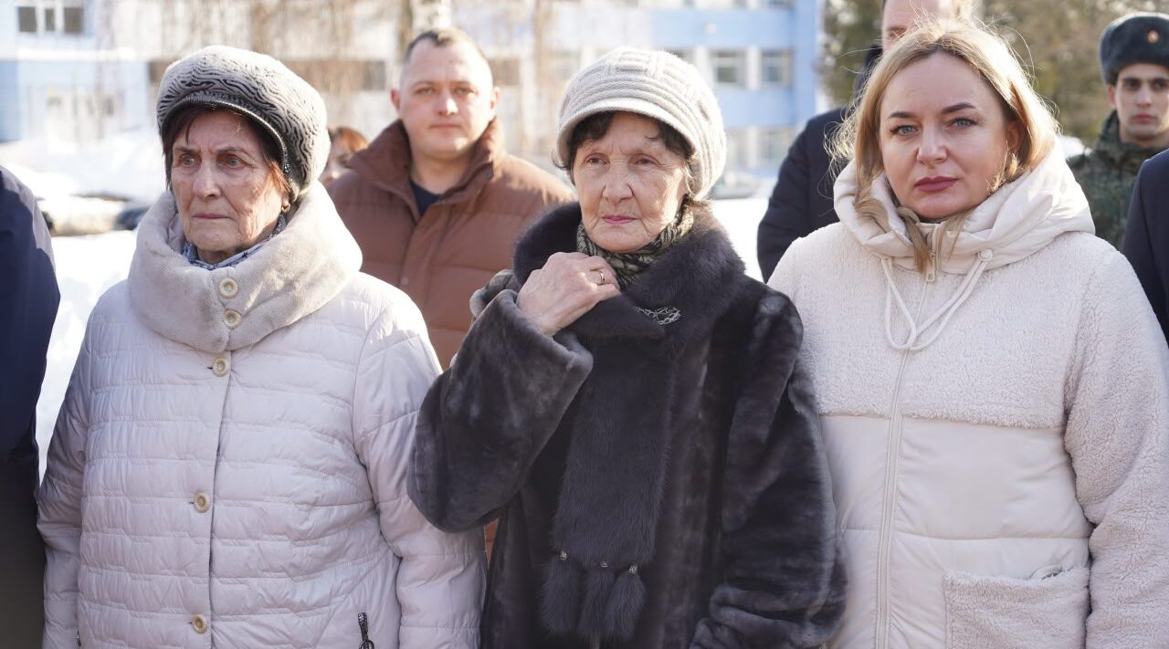 Губернатор Брянской области выразил благодарность родителям, воспитавшим защитников Отечества