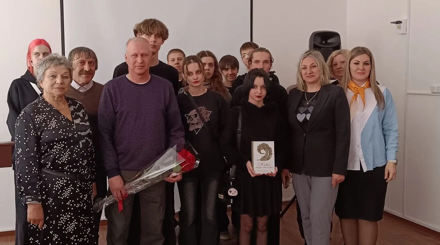 Трубчевские студенты встретились с поэтом-патриотом