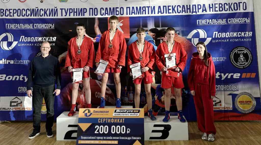 Юные брянские самбисты привезли медали из Калужской области