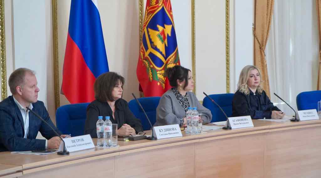 В Брянской области обсудили меры поддержки семей и демографическую ситуацию