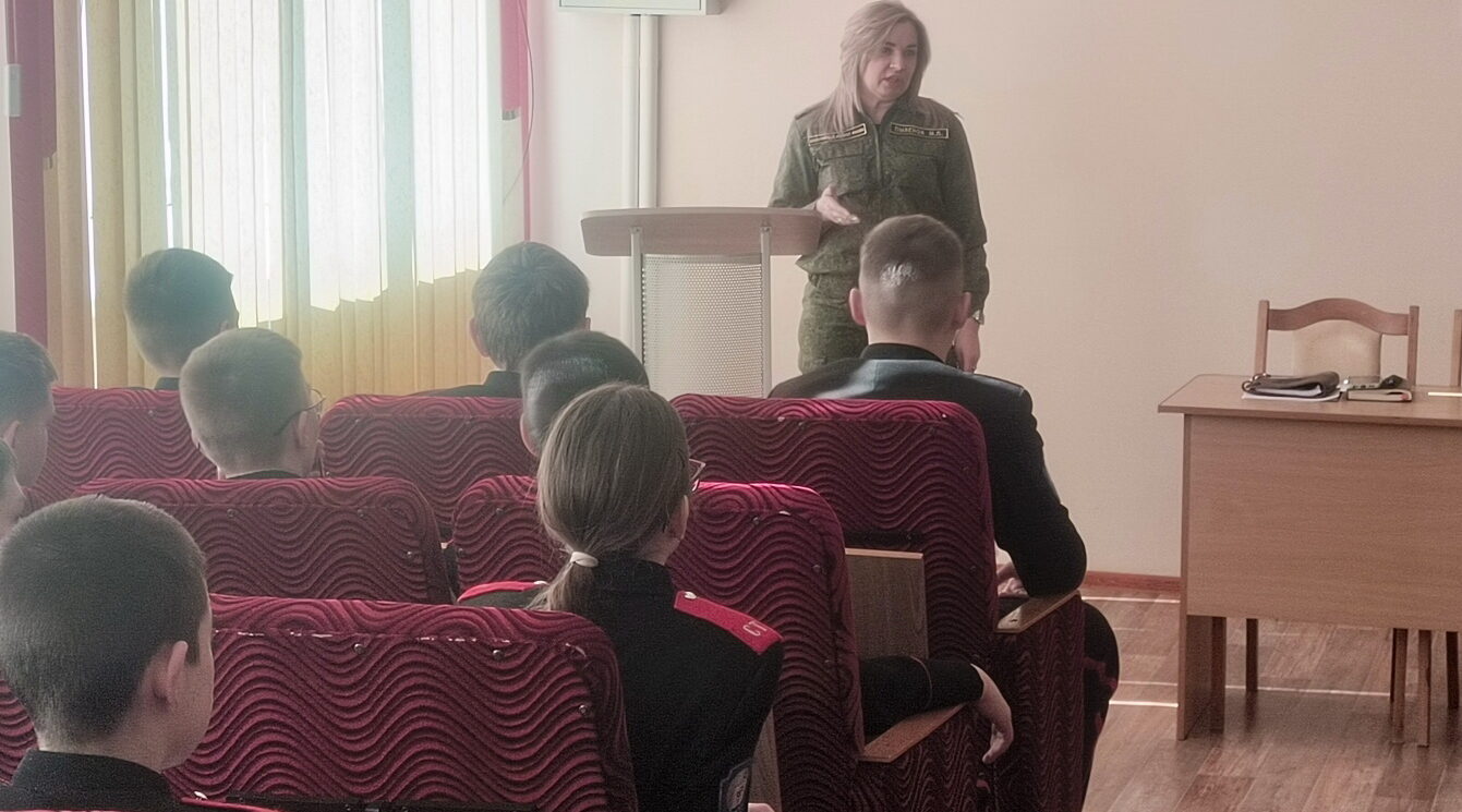 «Юные следователи» из Стародуба встретились со старшими коллегами