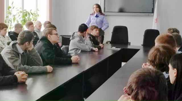 Студентам железнодорожного техникума рассказали о вербовке в сети