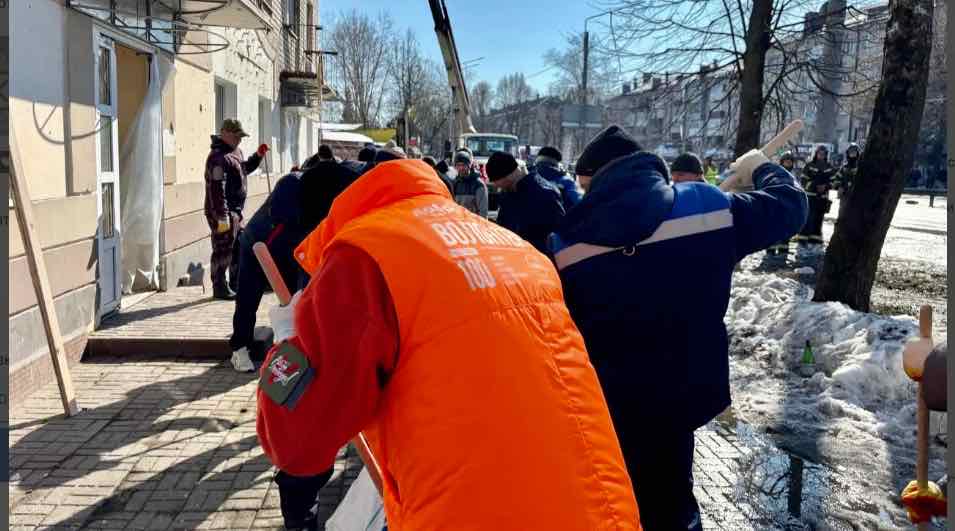 Волонтёры помогают пострадавшим при атаке ВСУ в Брянске