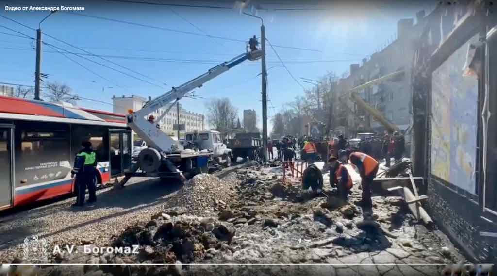 Более 300 человек устраняют последствия ракетного удара в Брянске