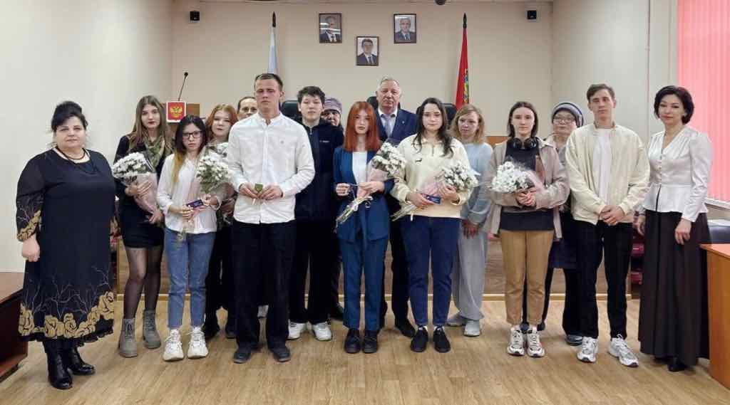 В Стародубе вручили ключи от новых квартир еще 12 детям-сиротам