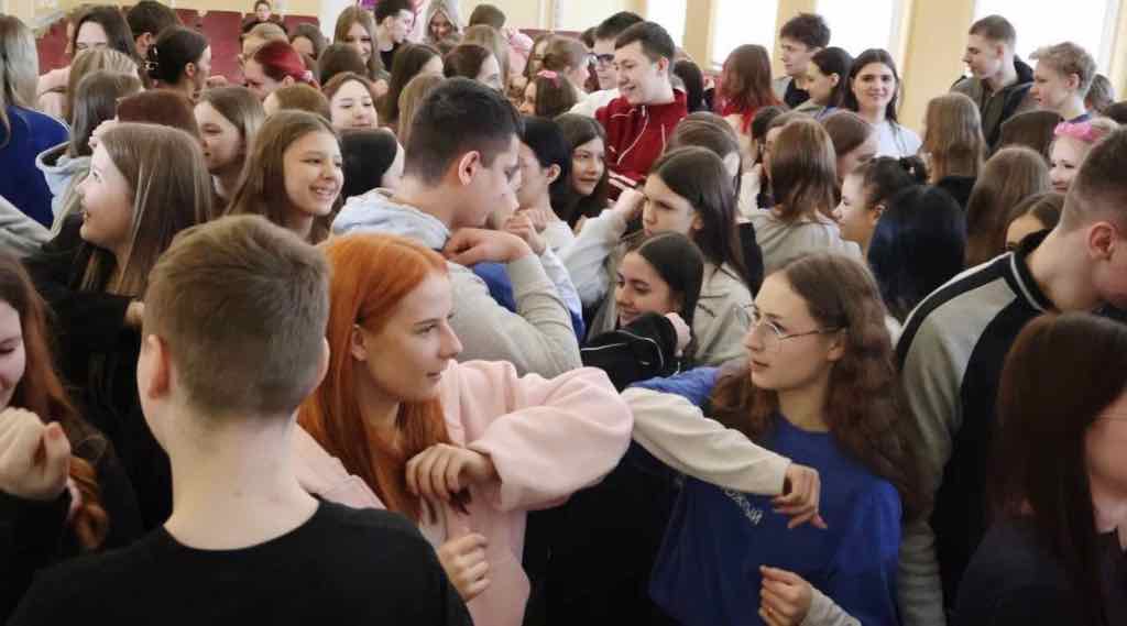 В Брянске открылась школа актива «Новая волна» для вожатых