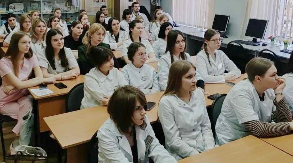 В Брянске студенты-медики пообщались с потенциальными работодателями