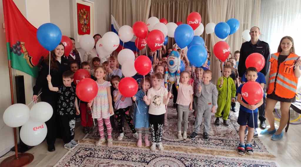 В брянском детском саду РЖД прошла «Неделя космоса» с транспортными полицейскими