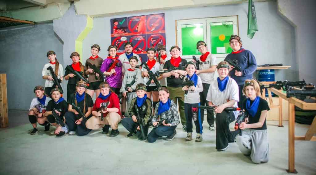 Комаричские школьники посетили военно-тактический клуб «Чистое небо» для подготовки к «Зарнице»