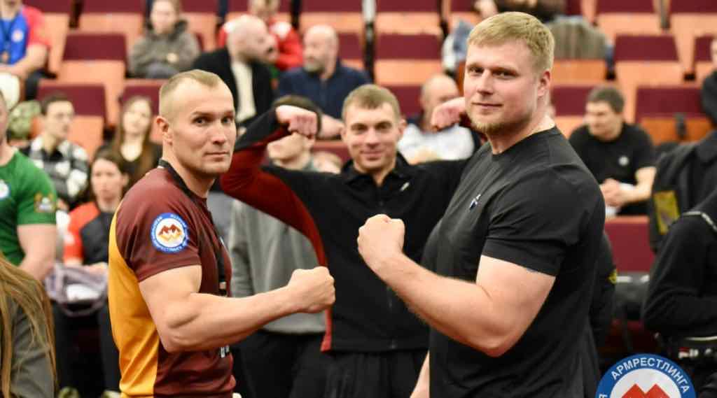 Брянские армрестлеры завоевали серебро на чемпионате России в Орле