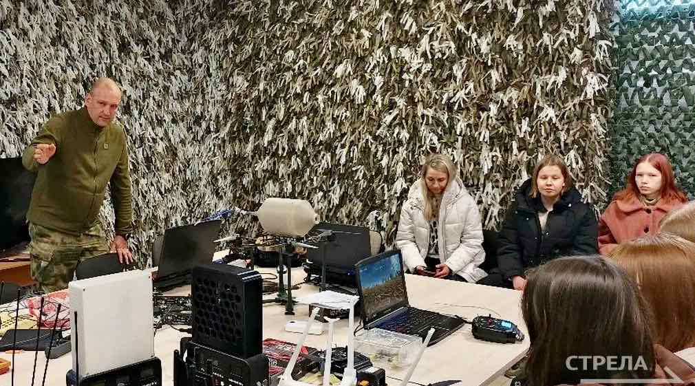 Брянским школьникам показали работу БПЛА в рамках проекта «Больше, чем путешествие»