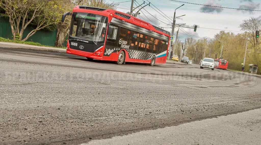 На улице Калинина в Брянске начали фрезеровать старый асфальт в рамках капремонта