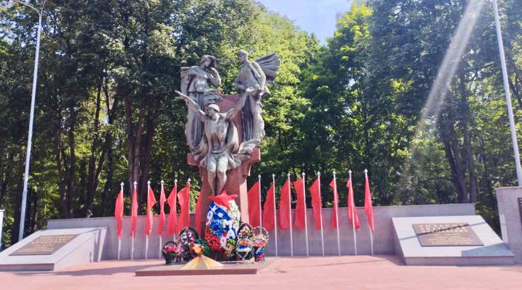 В Брянске отремонтируют дороги к Воинскому мемориалу по нацпроекту