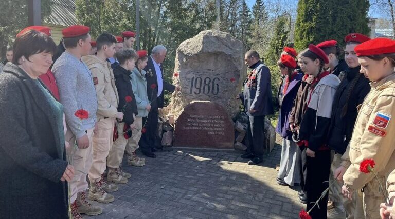 В Гордеевской школе на Брянщине почтили подвиг ликвидаторов Чернобыльской катастрофы