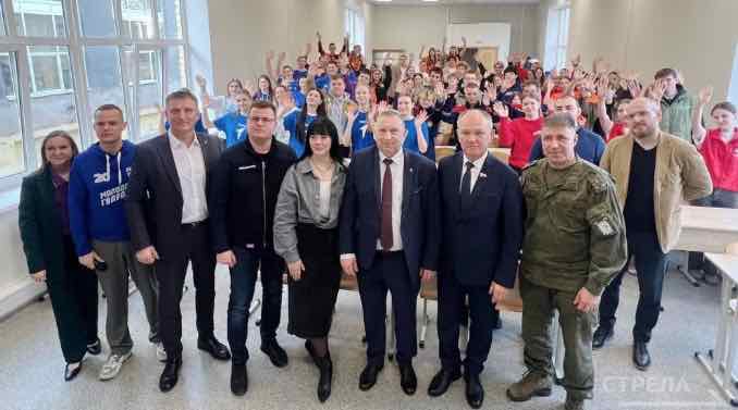 Первый зампред Совета Ассоциации «Добро.рф» Кирилл Антонов встретился с брянскими волонтерами