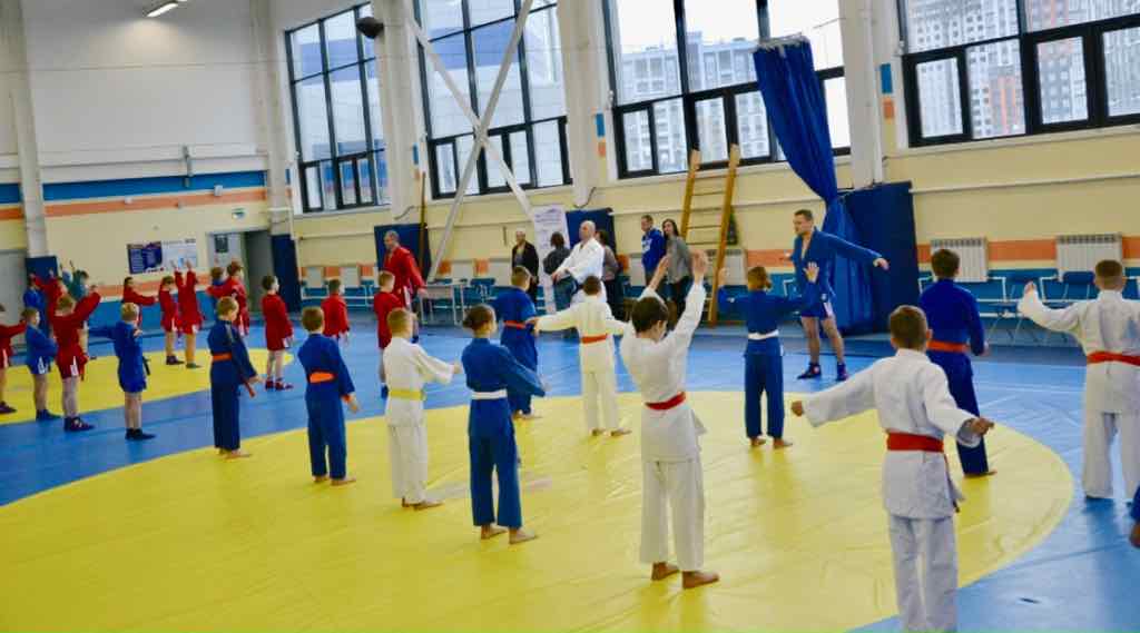 Во Дворце единоборств Брянска прошла «Зарядка со звездой» в рамках марафона «Сила России»