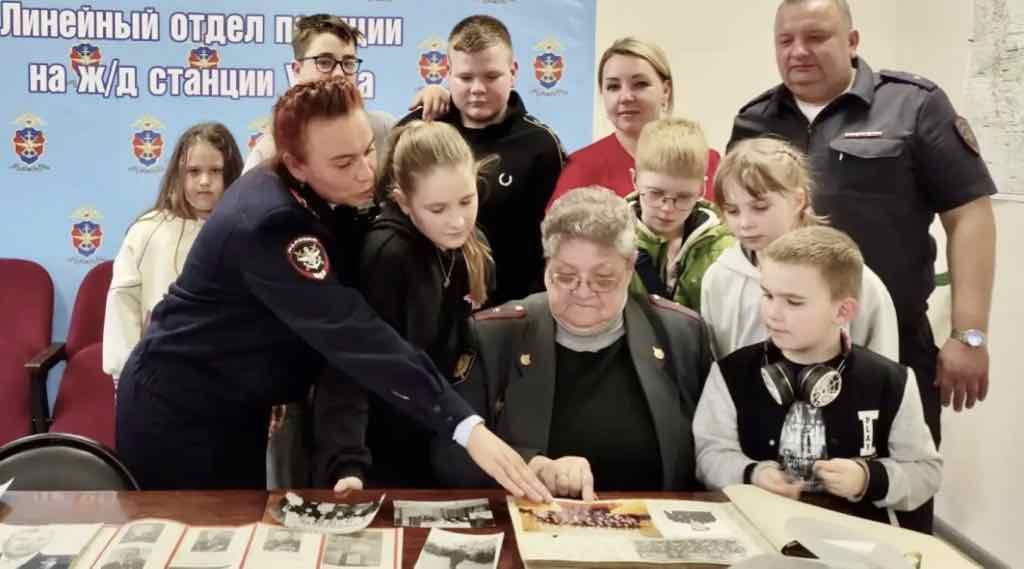 В Унече ветеран транспортной полиции провела урок мужества для детей