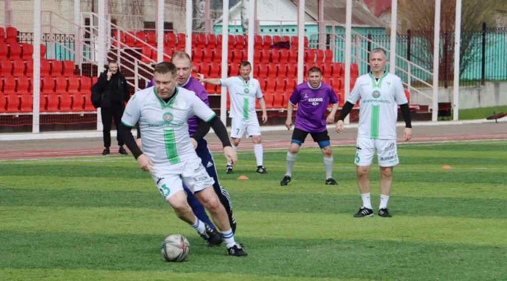 В Стародубе открыли III международный футбольный чемпионат среди ветеранов 40+