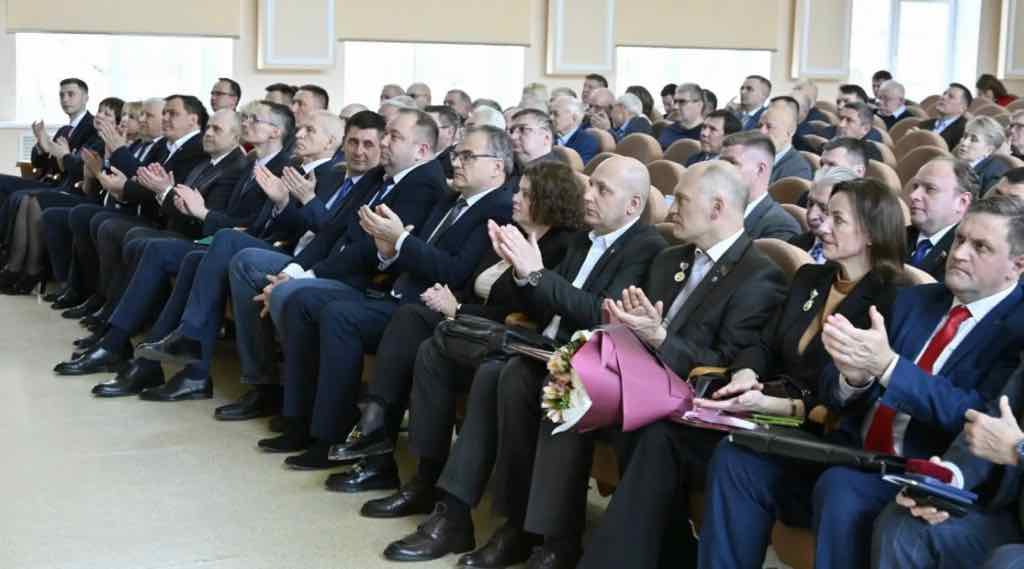 Богомаз: за 11 лет собственные доходы Брянской области выросли в 3,1 раза, а ВРП — в 4 раза