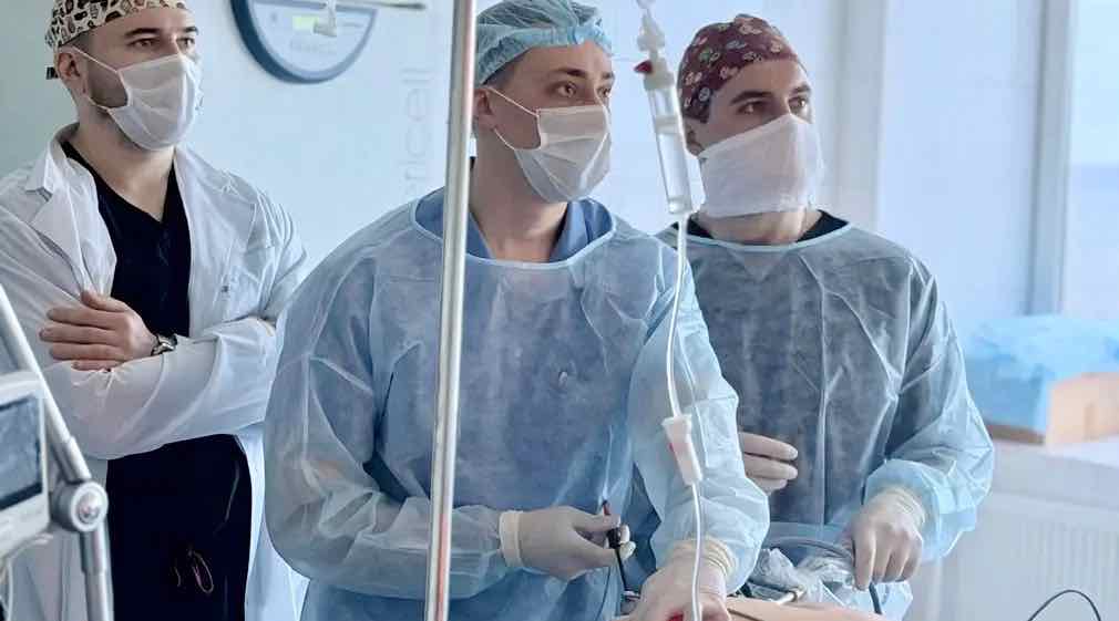 Хирурги Сеченовского университета обучают брянских коллег современным методам операций