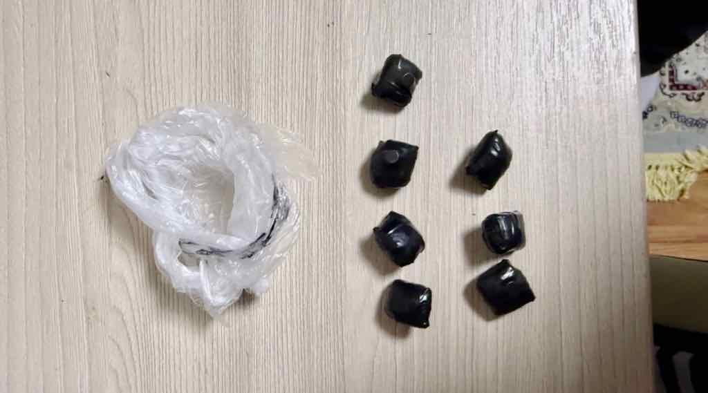 В Брянске полицейские изъяли у 20-летнего закладчика более 85 граммов синтетических наркотиков