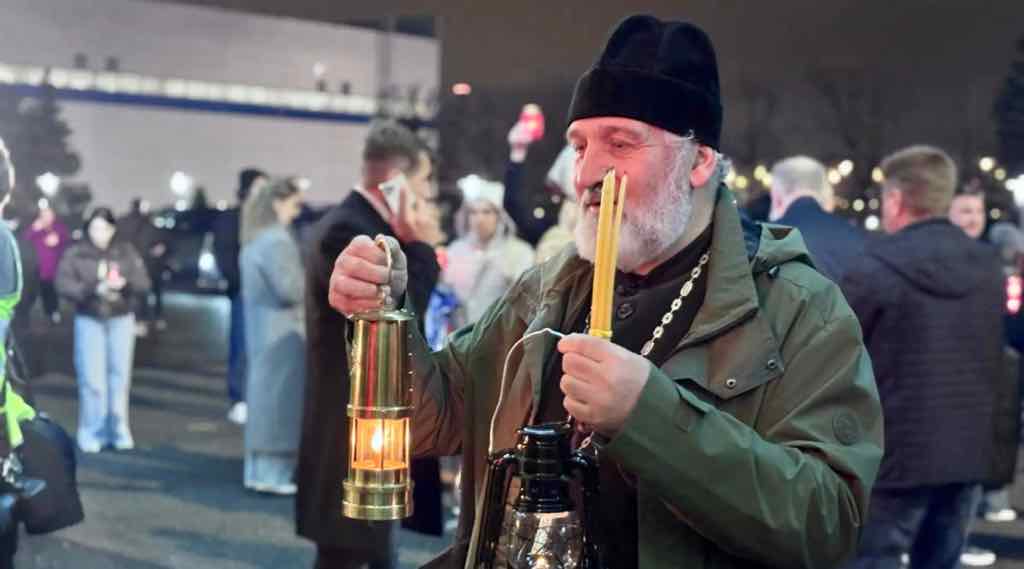 Частицу Благодатного огня доставили в Брянскую область по железной дороге