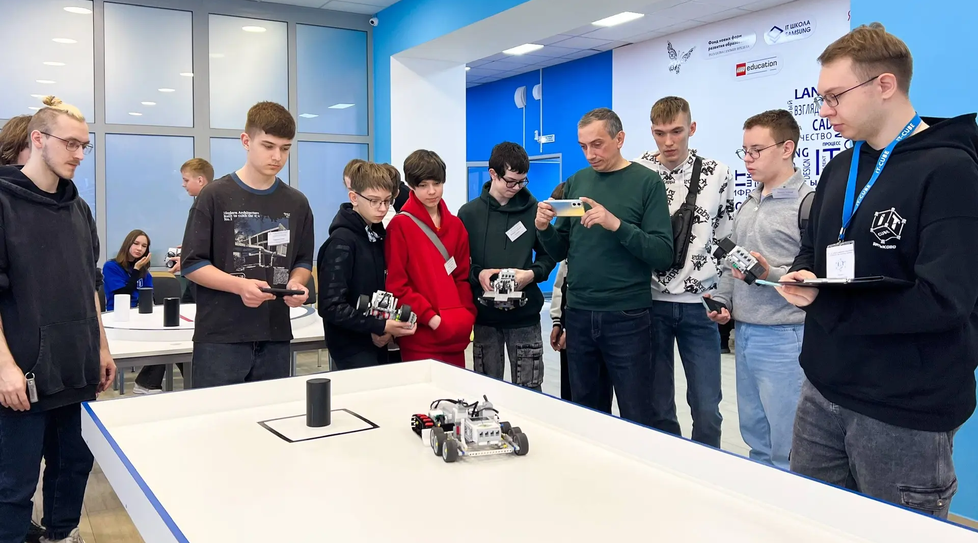 В Дятьково прошли соревнования «РОБОТЛОН-2026»