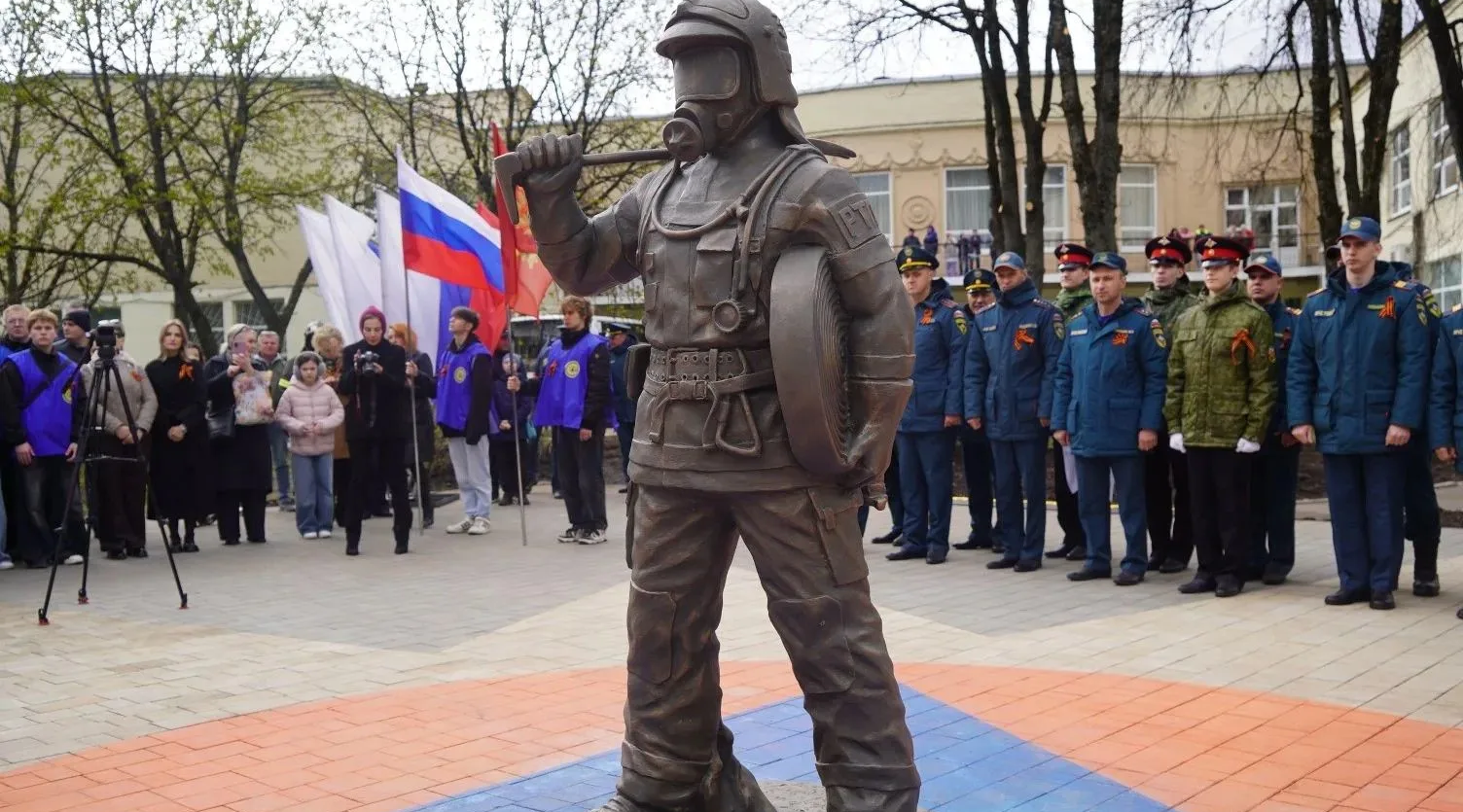 В Брянске открыли памятник огнеборцу