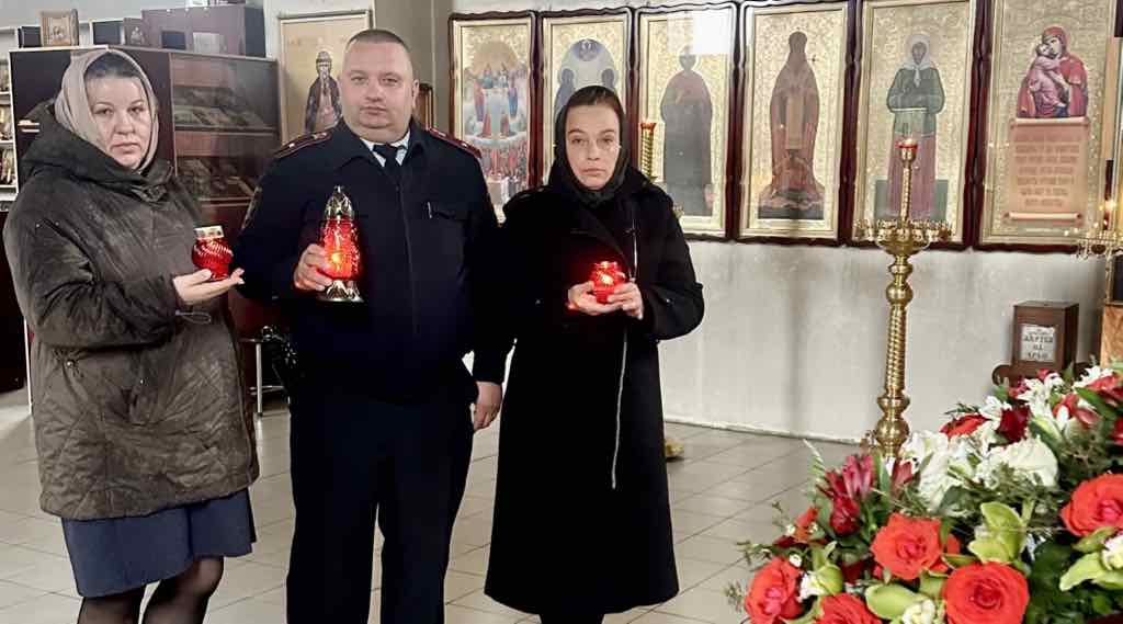 Транспортные полицейские доставили Благодатный огонь в храм Унечи