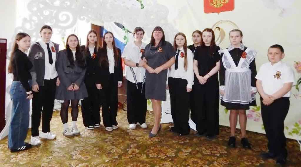 Учащиеся Лопандинской школы побывали на экскурсии в Комаричском отделе ЗАГС