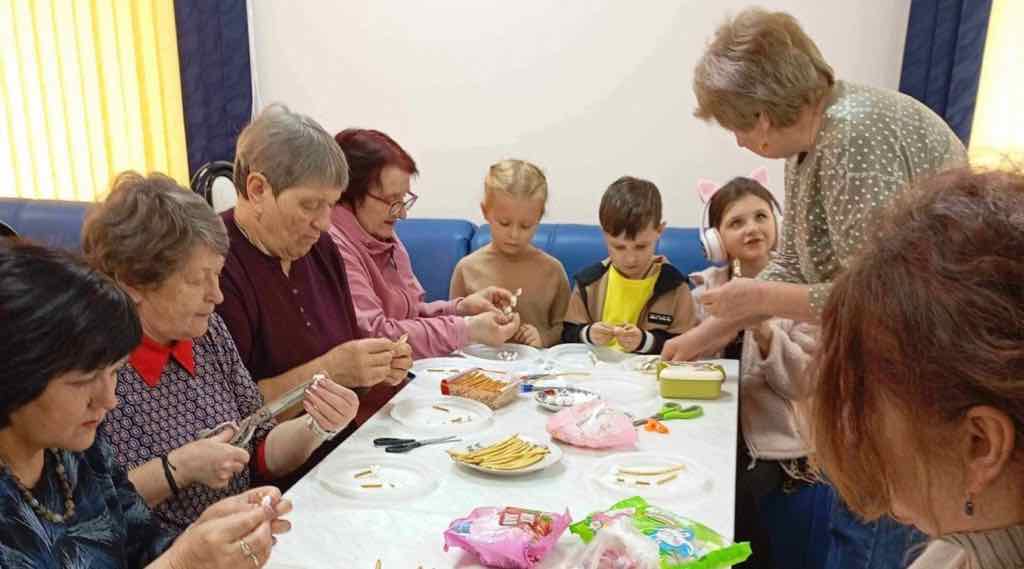 В Комаричском клубе «Активное долголетие» прошел мастер-класс по кондитерскому искусству
