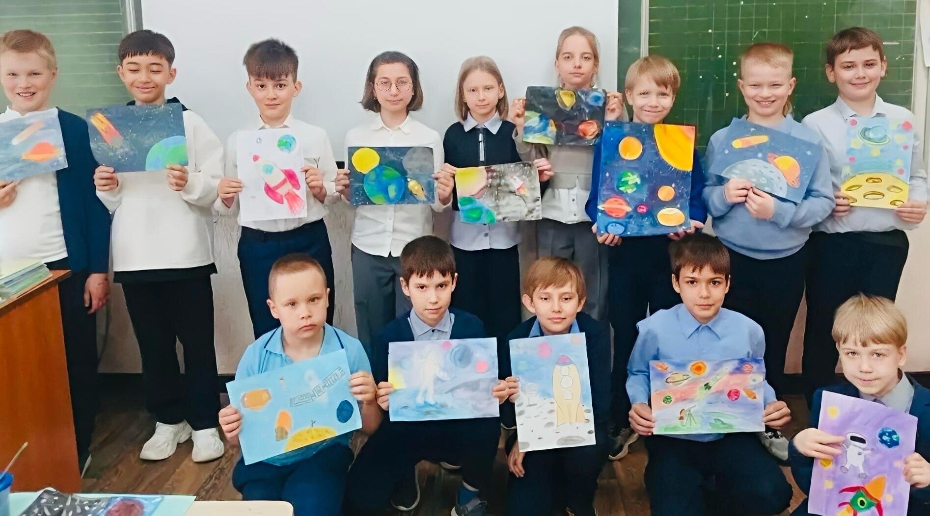 Гимназисты Новозыбкова покоряют просторы космоса… с кистью и красками