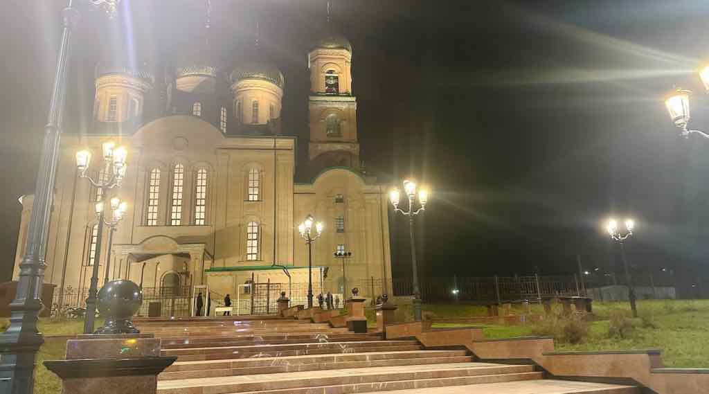 В Клинцовском соборе епископ Владимир провёл пасхальное богослужение