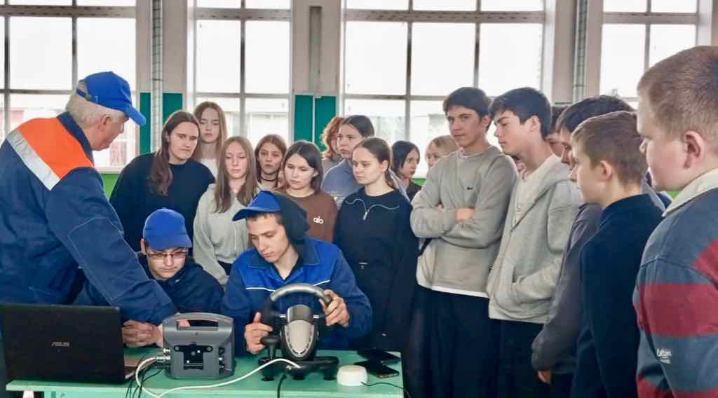 Брасовские школьники посетили Комаричский механико-технологический техникум