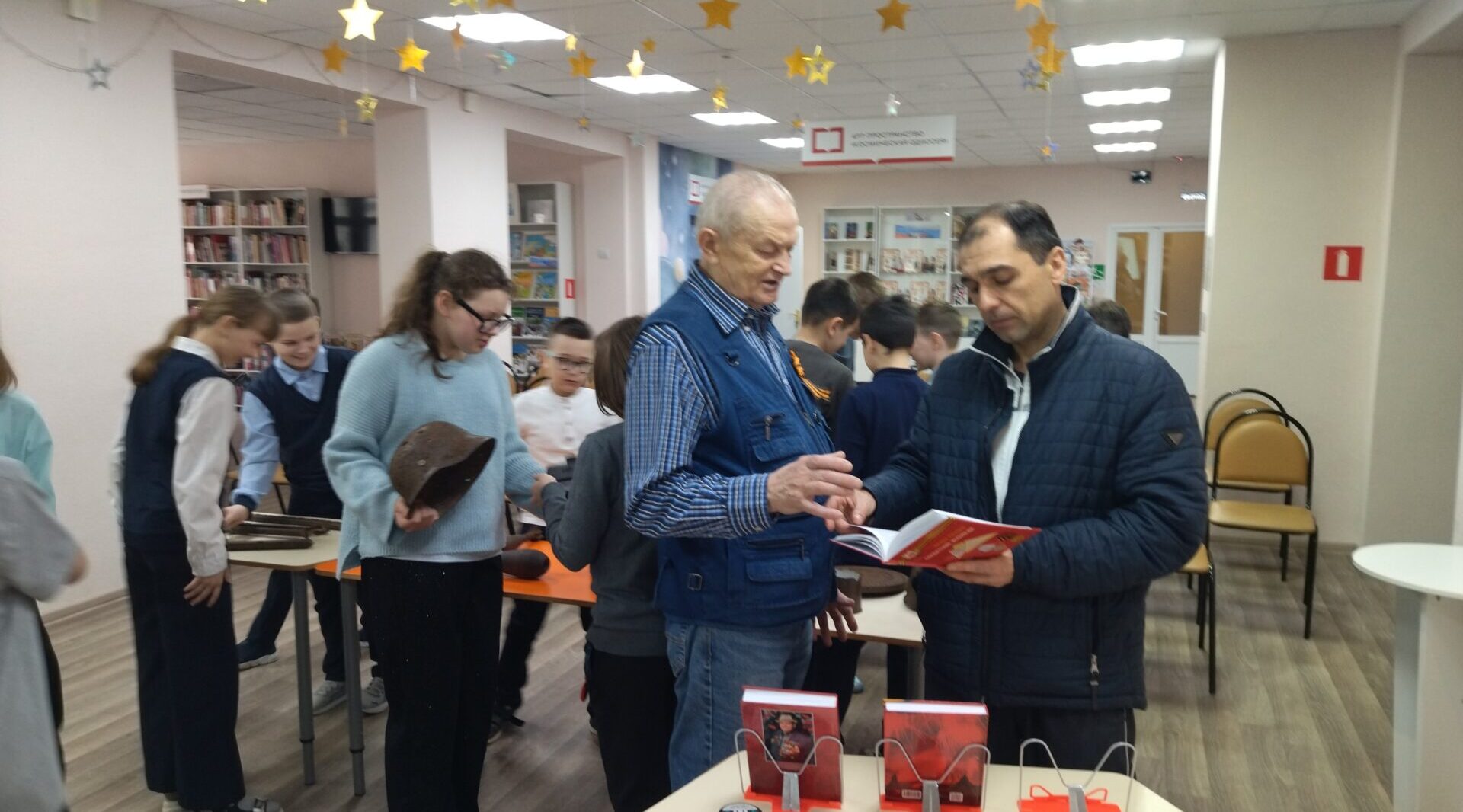 Со школьника Брянска встретился исследователь военной истории