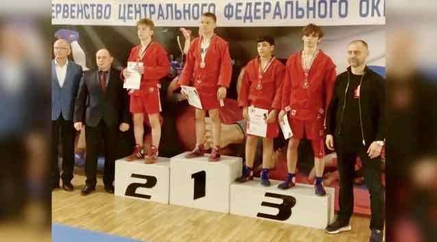 Брянские самбисты завоевали полный комплект медалей на Первенстве ЦФО