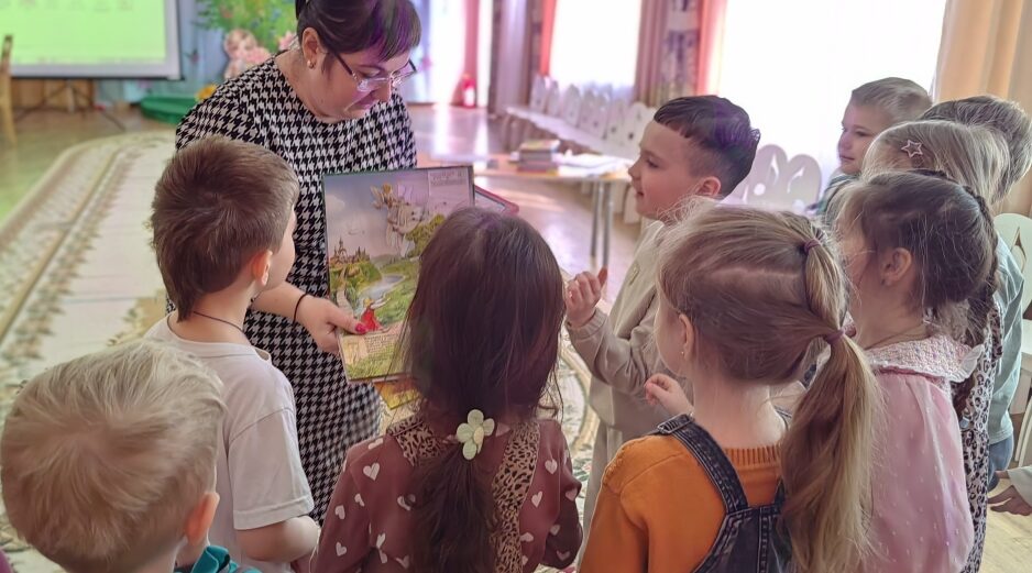 Дошкольники Брянска побывали в стране Сказок