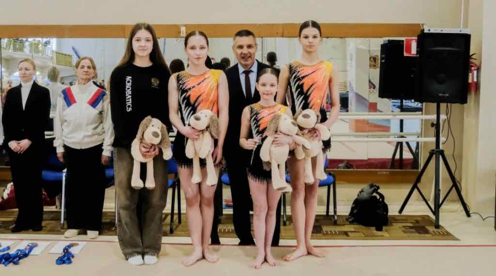 В Брянске прошёл турнир по акробатике памяти Карабинеровой