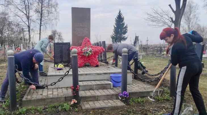 В Трубчевском районе Брянской области приводят в порядок памятники к 9 Мая