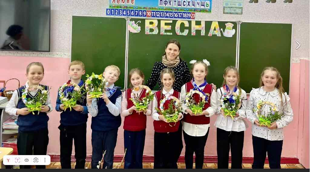 В Брасовском районе дети мастерят пасхальные венки 