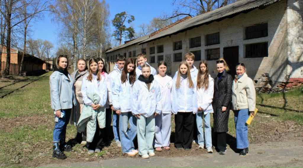 Волонтёры культуры Брянщины привели в порядок территорию мемориала «Дулаг-142»