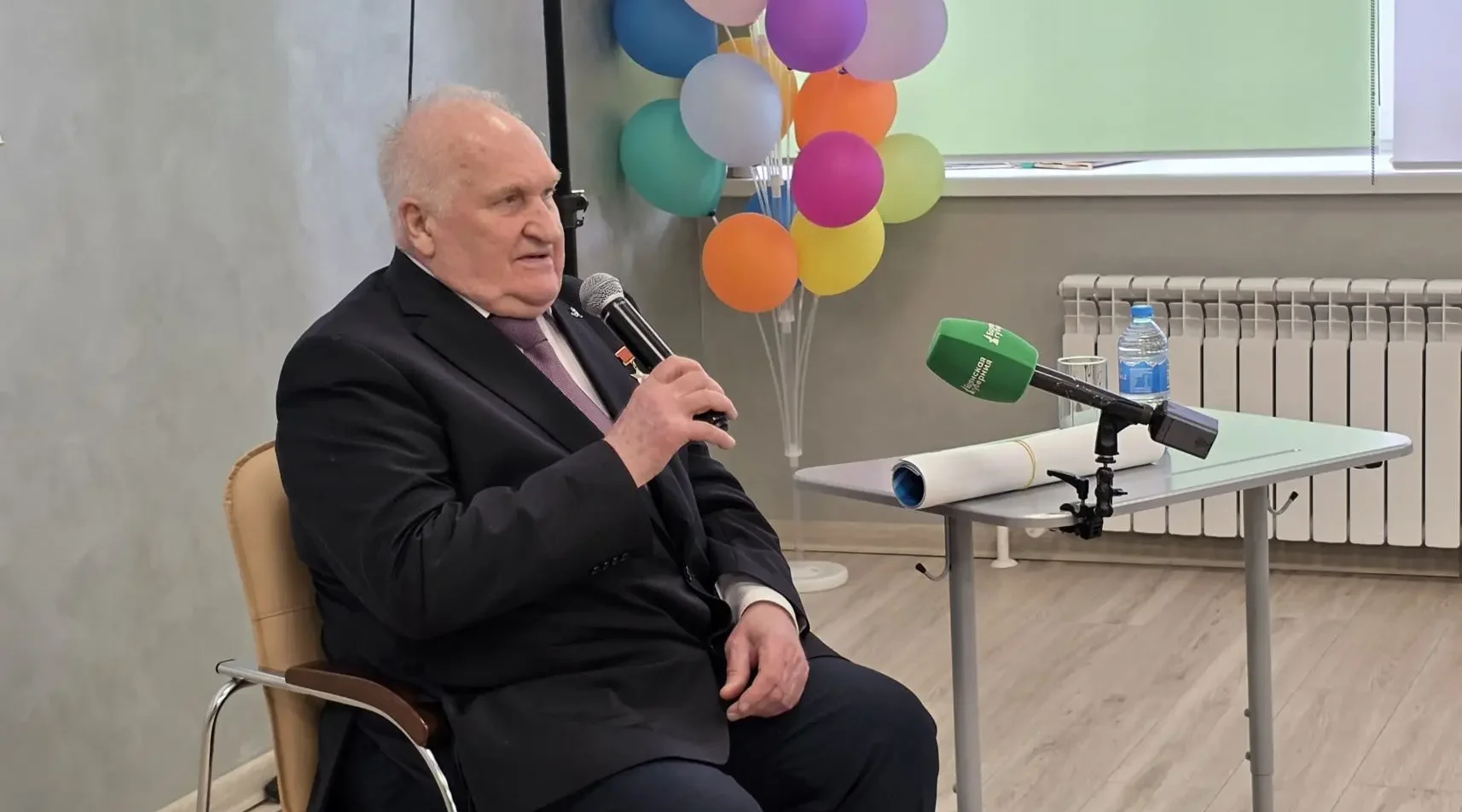 Легендарный лётчик-космонавт Виктор Афанасьев встретился с брянскими школьниками