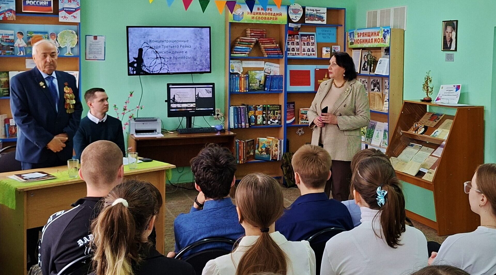 Школьники Брянска встретились с бывшим малолетним узником концлагерей