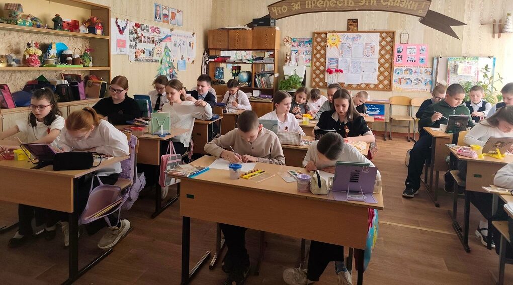 В Климовской детской библиотеке прошёл эстетический урок «Природа в зеркале искусства»