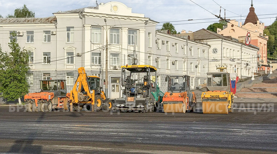 На улице Калинина в Брянске приступили к укладке выравнивающего слоя асфальта