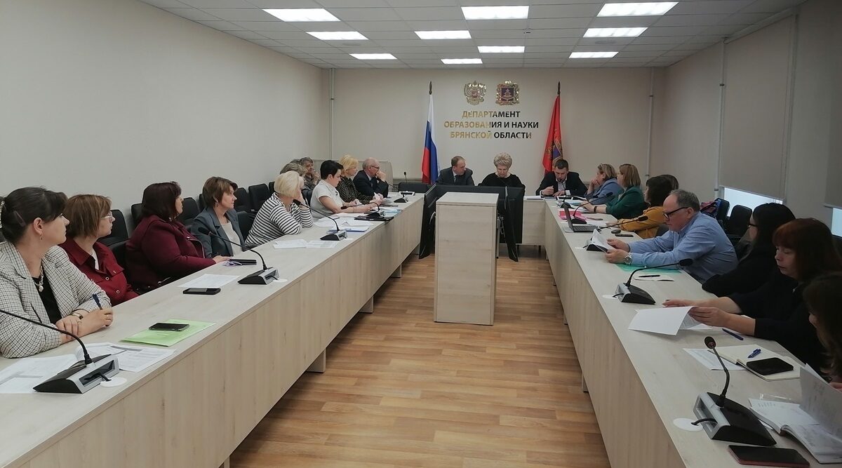 Брянская область успешно готовится к предстоящим выпускным экзаменам