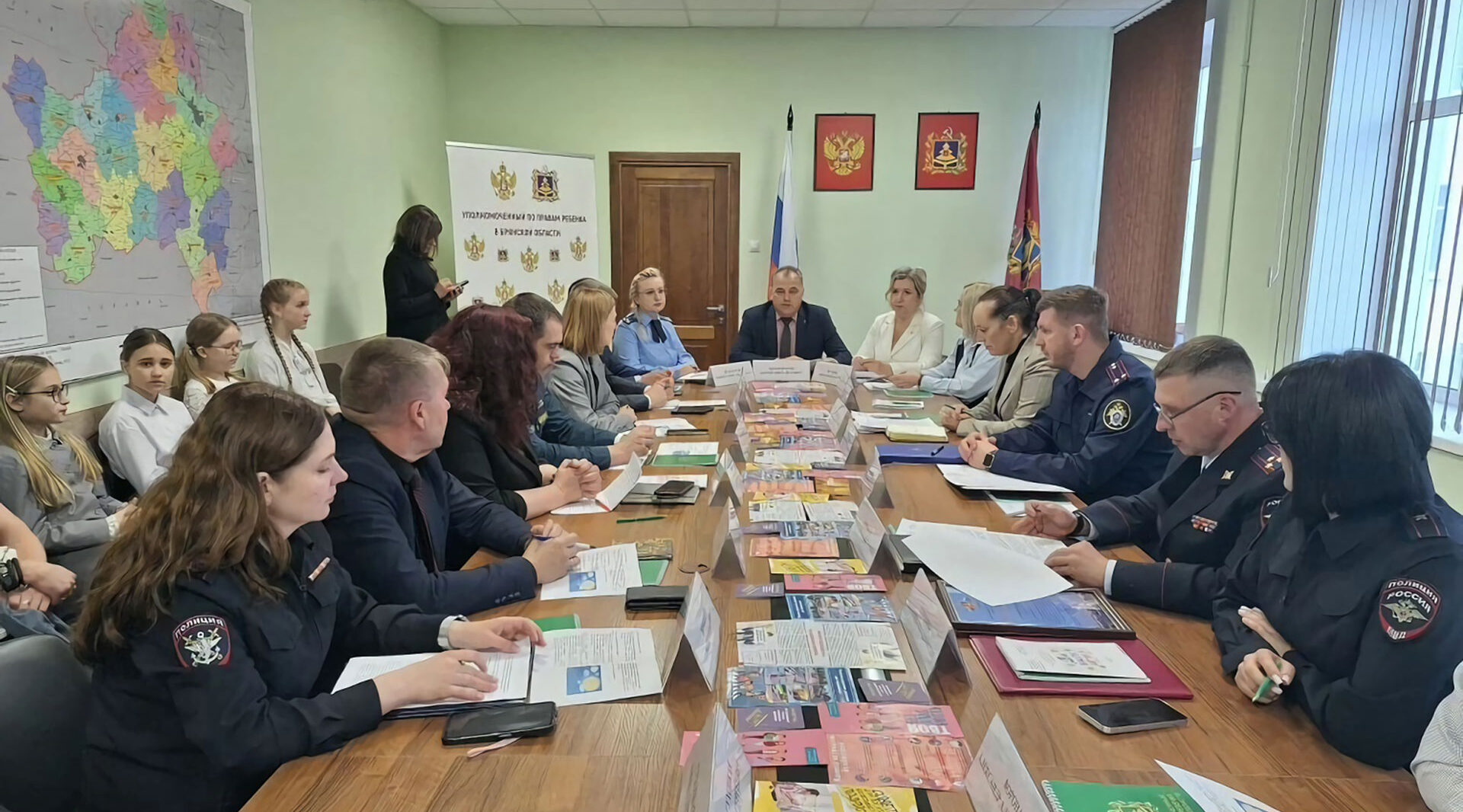 В Брянске прошло важное обсуждение, посвящённое защите подрастающего поколения