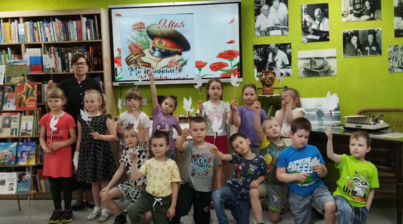 Мастер-класс «Голубь мира — голубь Победы» прошёл в библиотеке Брянска
