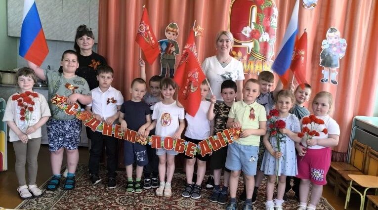 В Первомайской сельской библиотеке провели час истории «Памяти павших, будем достойны!»