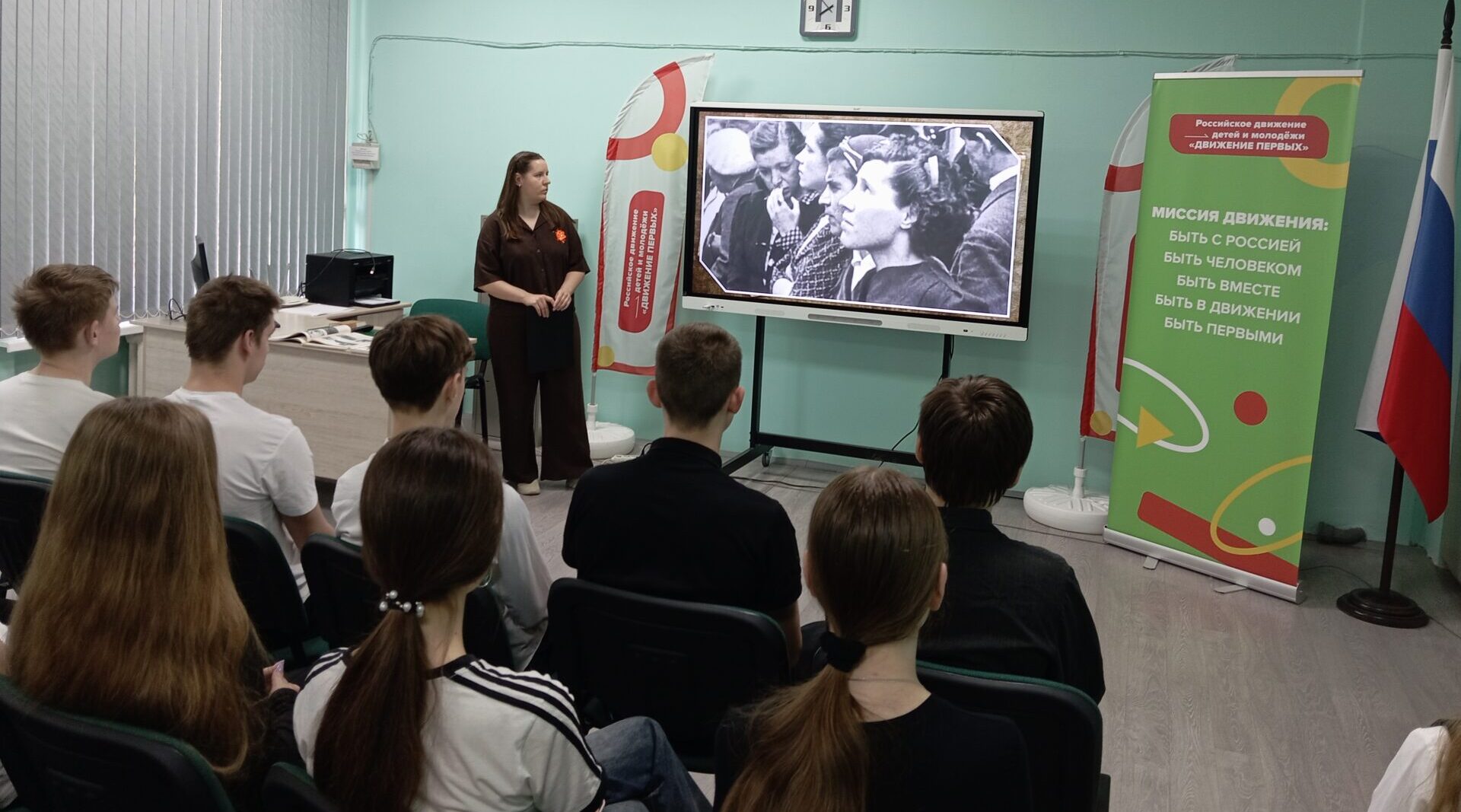Для брянских школьников провели мероприятие, посвящённое военной фотографии